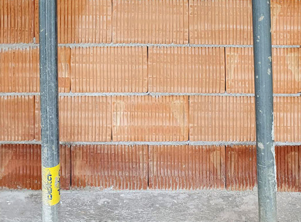 Detail Ziegelmauer Baustelle